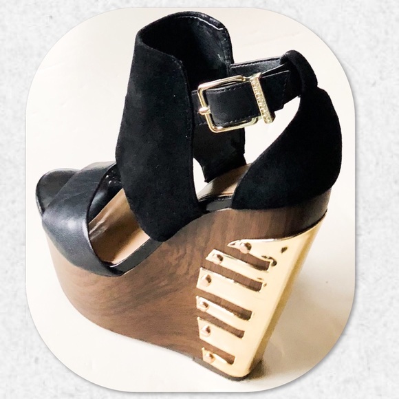 Gianni Bini Shoes - 🏆HP!🏆Gianni Bini Carta Hardware Wedges